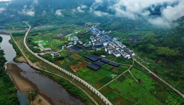 来党中央引领脱贫攻坚纪实CQ9电子app十八大以(图11) 来党中央引领脱贫攻坚纪实CQ9电子app十八大以(图11)