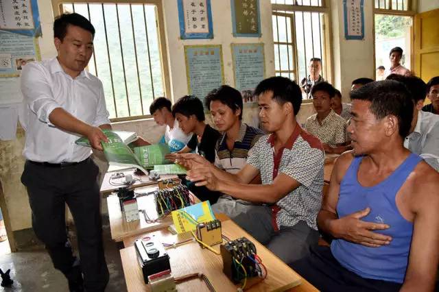 来党中央引领脱贫攻坚纪实CQ9电子app十八大以(图18) 来党中央引领脱贫攻坚纪实CQ9电子app十八大以(图18)